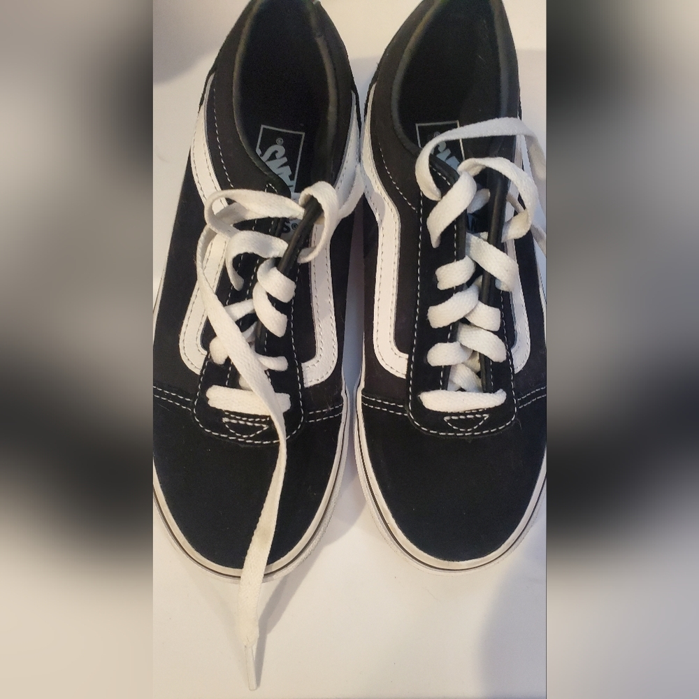 Kids Vans sneakers NWOT Size 2